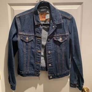 Levi’s classic dark blue denim jacket 100% cotton
